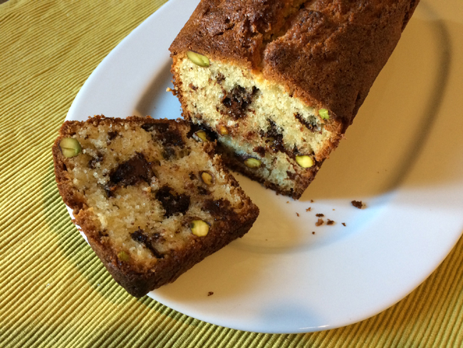 Cake aux pistaches et aux pépites de chocolat 