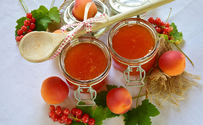 Confiture d'abricots et leurs amandes